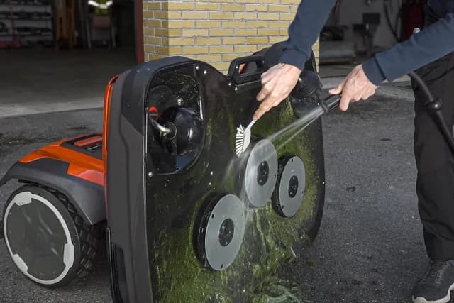 Entretien robot tondeuse CEORA EPOS